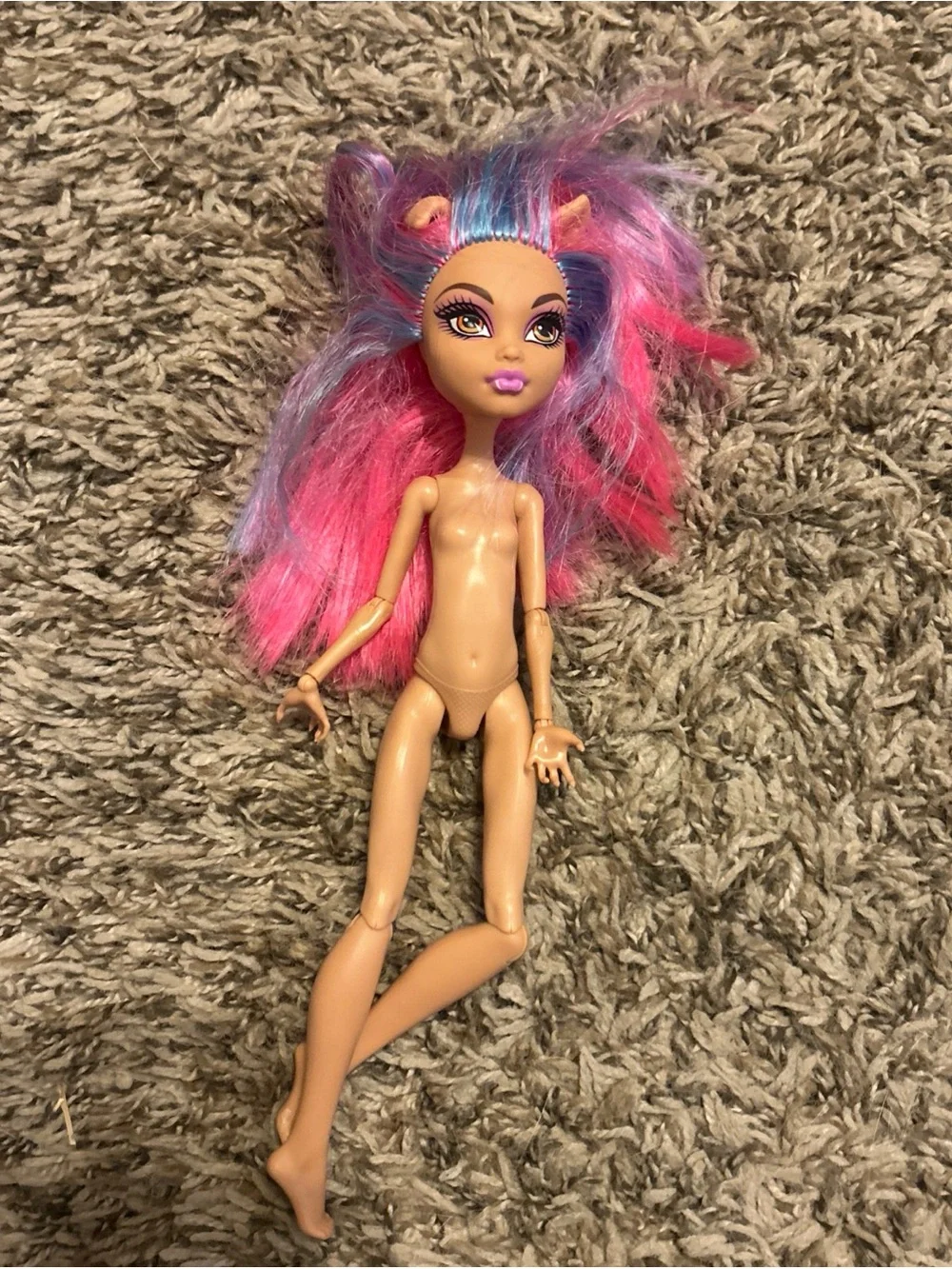 Monster High Howleen Wolf Doll 2011, Pink Hair. No clothes or shoes or accessori